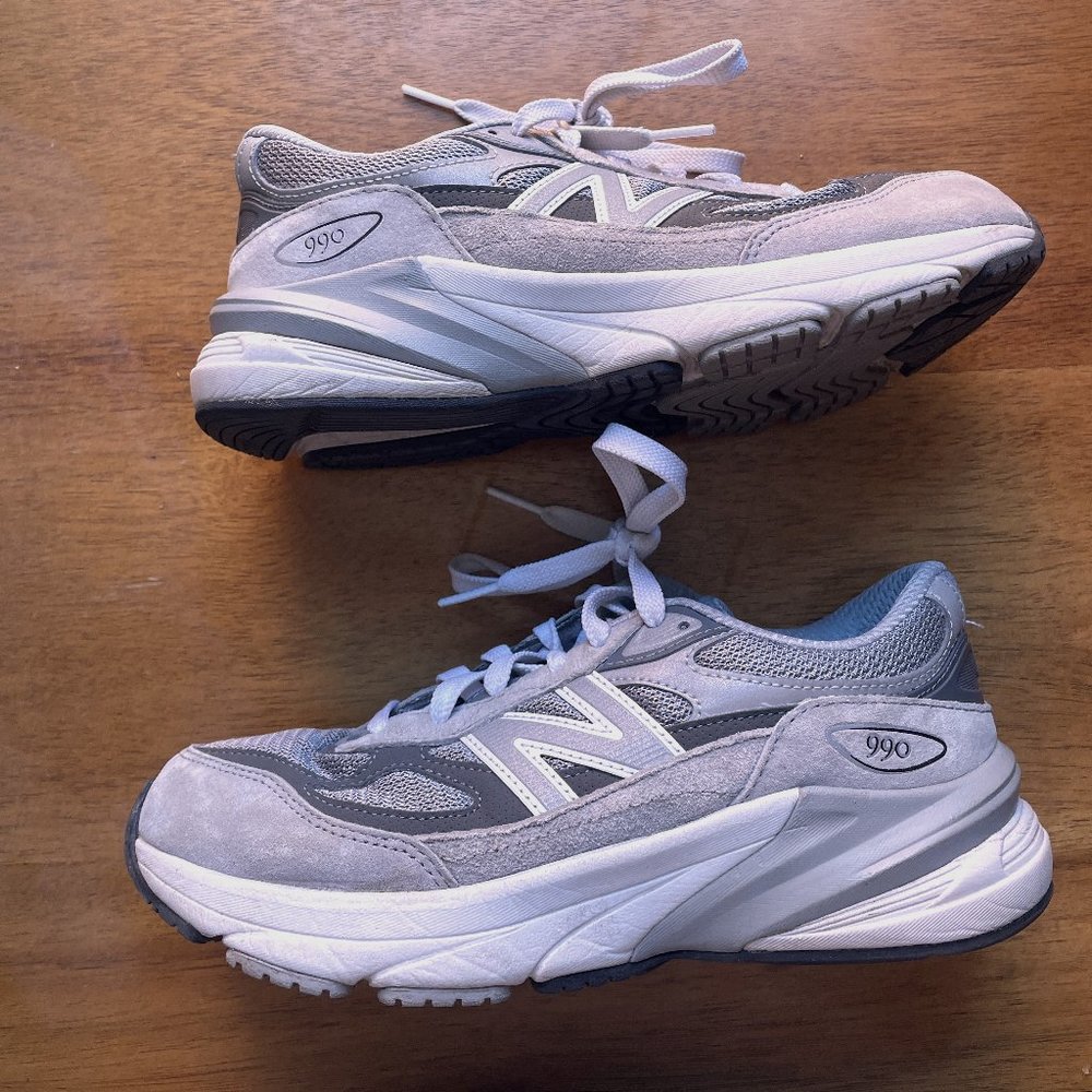 New Balance Kids 990v6 (Big Kid) size 6 (7.5 in womens)